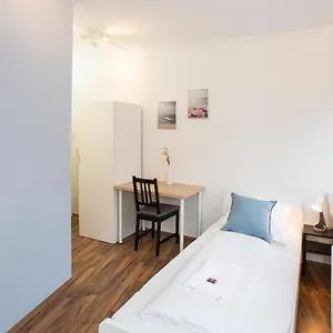 Zentral Gelegene Mit Gemeinschaftsbad Und Kueche Nürnberg